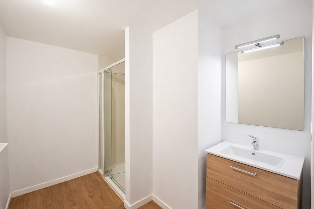 APPARTEMENT NEUF DE 65 M2 - 2 CHAMBRES - BALCON DE 6 M2 - ASCENSEUR - PLACE DE PARKING ET BOX - EXCELLENT DPE B - ACCÈS PMR - CHAUFFAGE URBAIN - COMMODITÉS À PROXIMITÉS photo 4