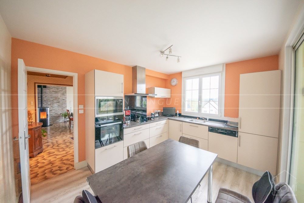 MAISON 106M² - 4 CHAMBRES - TERRAIN 1000M² - GRANDE PIECE DE VIE - SOUS-SOL COMPLET- DPE C - BOURG photo 3