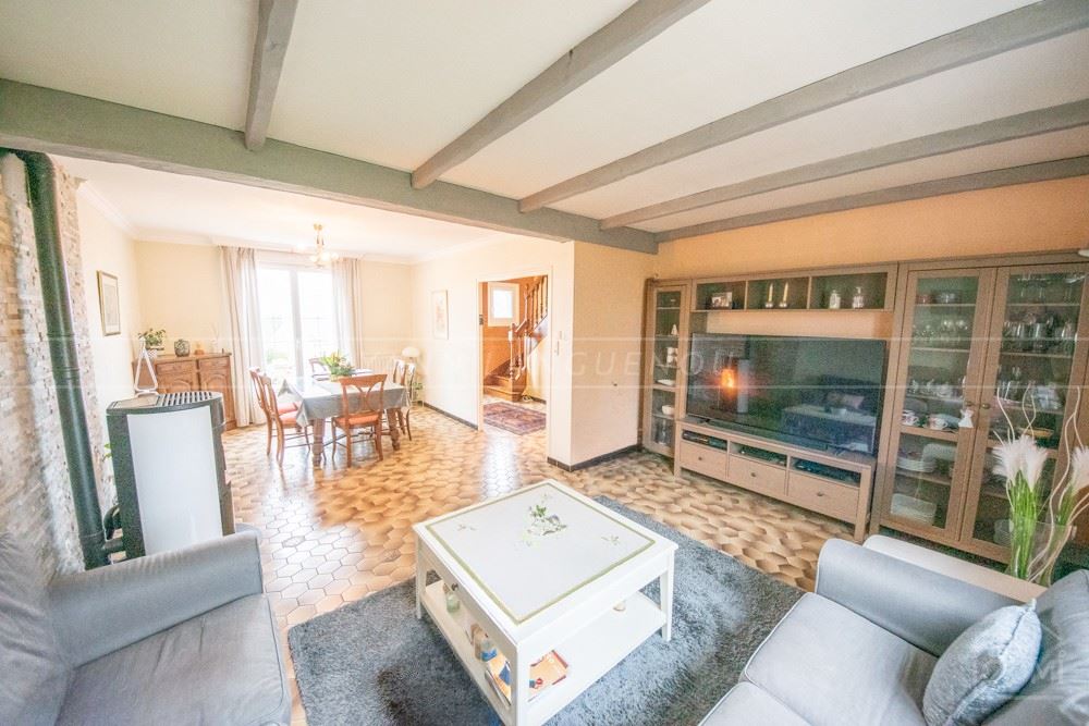 MAISON 106M² - 4 CHAMBRES - TERRAIN 1000M² - GRANDE PIECE DE VIE - SOUS-SOL COMPLET- DPE C - BOURG