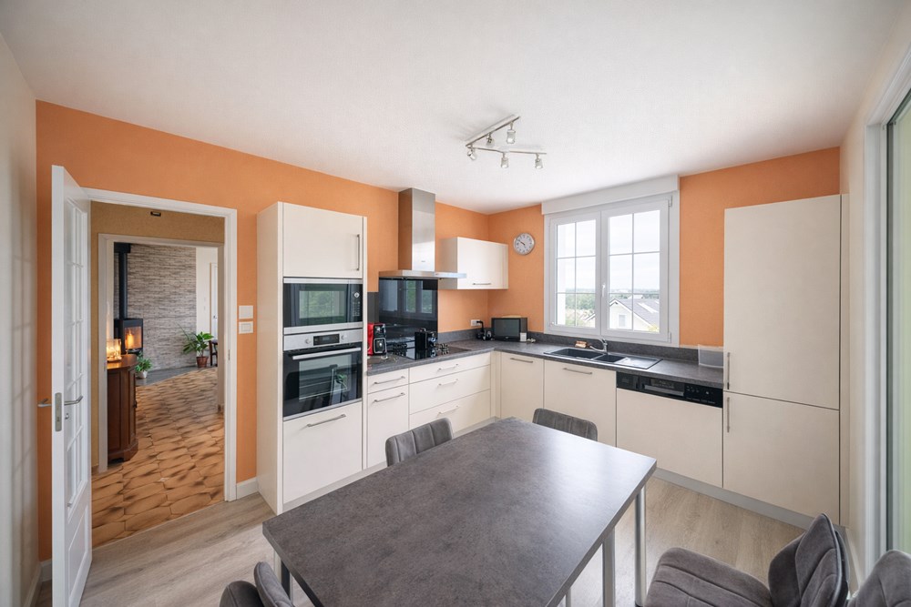 MAISON 106M² - 4 CHAMBRES - TERRAIN 1000M² - GRANDE PIECE DE VIE - SOUS-SOL COMPLET- DPE C - BOURG photo 3