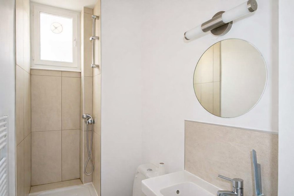 STUDIO MODERNE - BIEN ENTRETENU - QUARTIER CALME - STATIONNEMENT AISE - PETITE COPROPRIETE - IDEAL INVESTISSEUR photo 4