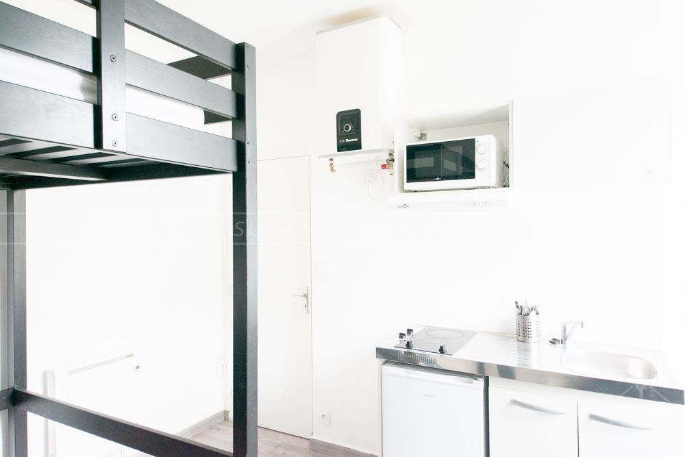STUDIO MODERNE - BIEN ENTRETENU - QUARTIER CALME - STATIONNEMENT AISE - PETITE COPROPRIETE - IDEAL INVESTISSEUR photo 2