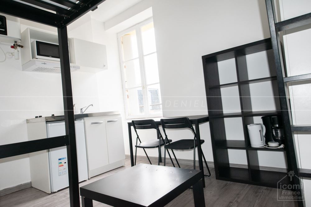 STUDIO MODERNE - BIEN ENTRETENU - QUARTIER CALME - STATIONNEMENT AISE - PETITE COPROPRIETE - IDEAL INVESTISSEUR photo 4