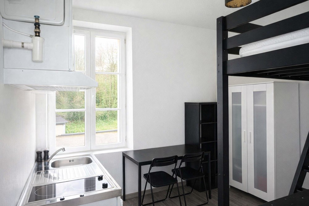 STUDIO MODERNE - BIEN ENTRETENU - QUARTIER CALME - STATIONNEMENT AISE - PETITE COPROPRIETE - IDEAL INVESTISSEUR photo 2