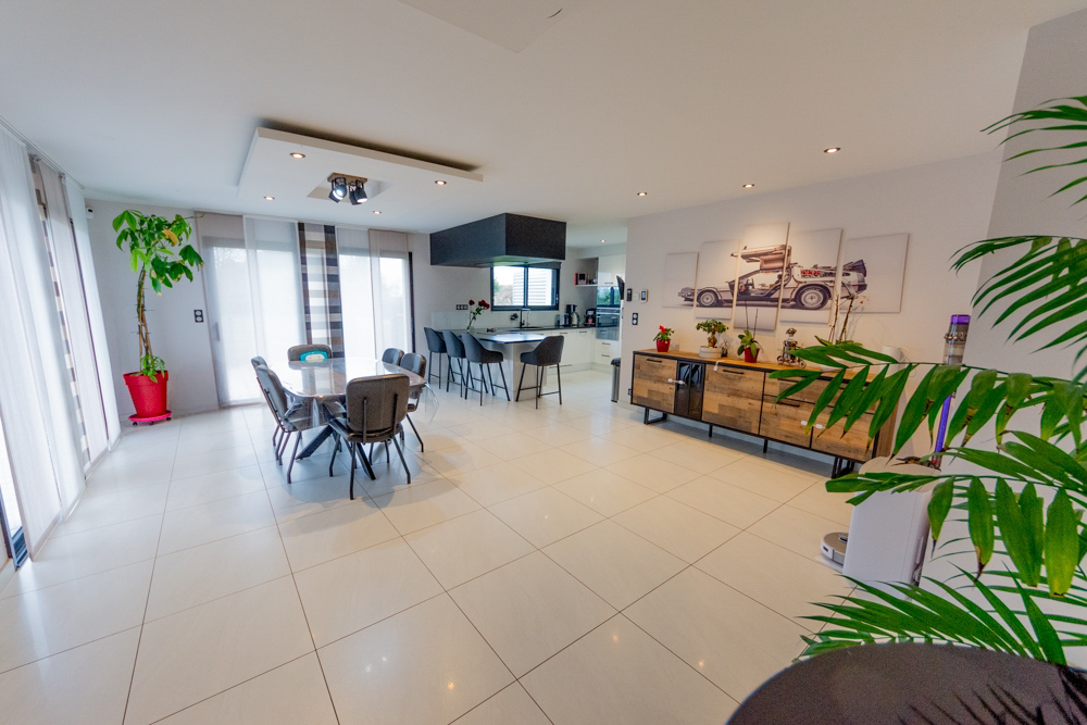 MAISON T7 DE 2014 151M² - 4 CHAMBRES - GARAGE ET HANGAR DE 86M² - TERRAIN CLOS 1250M² photo 2