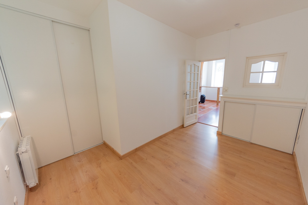 APPARTEMENT T1 BIS 33M² REZ DE CHAUSSEE - 1 CHAMBRE - RENDEMENT LOCATIF INTERESSANT - DALLE BETON - CAVE photo 4