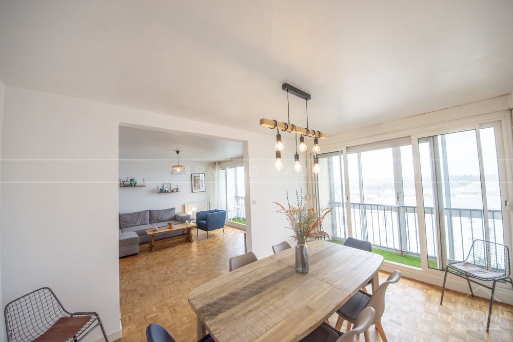 APPARTEMENT T4 DE 105 M² - 3 SUPERBES CHAMBRES - GRANDE PIECE DE VIE - AUCUN TRAVAUX - VUE DEGAGEE - DPE C - RARE photo 5