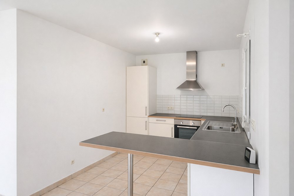 MAISON CONTEMPORAINE - 5 PIECES - 3 CHAMBRES ET UN BUREAU - DOUBLE EXPOSITION - JARDIN CLOS - GARAGE - QUARTIER CALME photo 4
