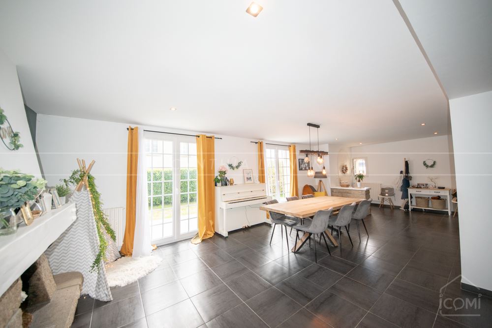 MAISON D'HABITATION - 3 CHAMBRES - IDEALEMENT SITUEE - PROCHE COMMODITES - GARAGE - SOUS SOL COMPLET