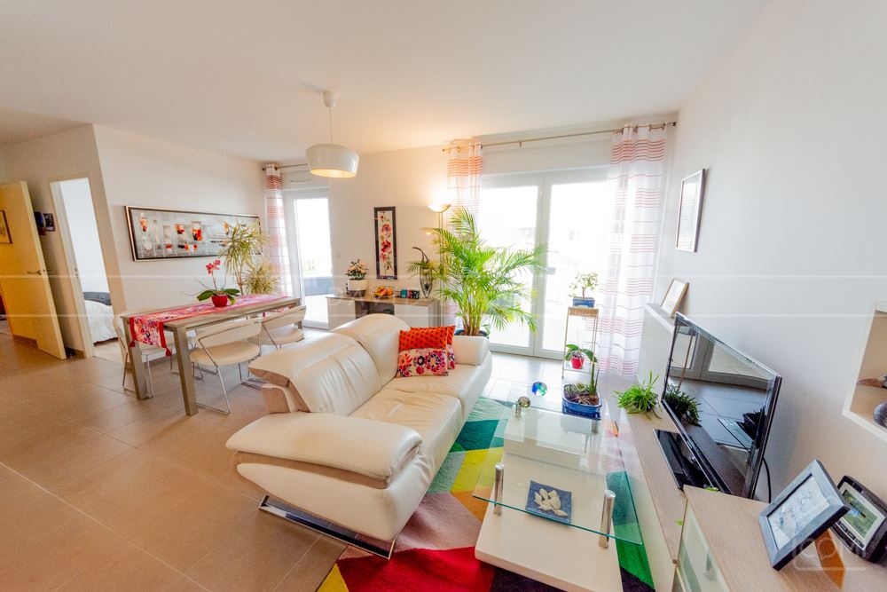 APPARTEMENT DE 2015 T3 60M² - BALCON 18M² - 2 CHAMBRES - PLACE DE PARKING - CAVE photo 2