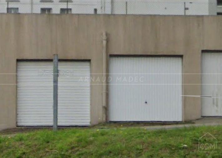 GARAGE BOX INDIVIDUEL - 16 RUE DE CONCARNEAU - IDEAL VOITURE-MOTO-STOCKAGE - RARE photo 2