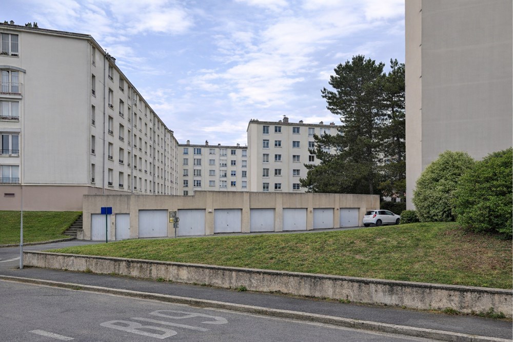 GARAGE BOX INDIVIDUEL - 16 RUE DE CONCARNEAU - IDEAL VOITURE-MOTO-STOCKAGE - RARE