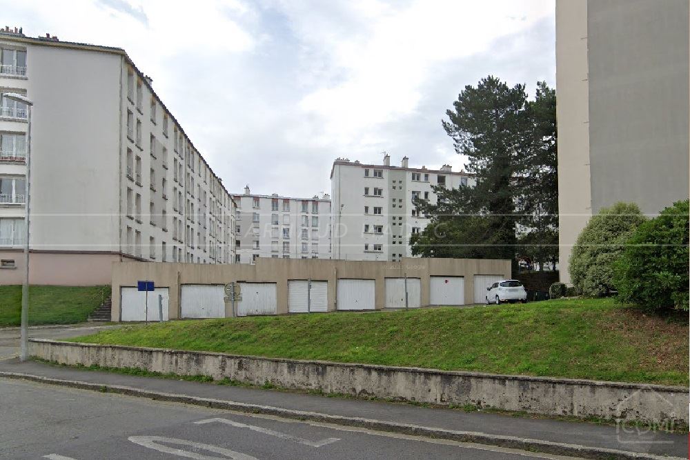 GARAGE BOX INDIVIDUEL - 16 RUE DE CONCARNEAU - IDEAL VOITURE-MOTO-STOCKAGE - RARE