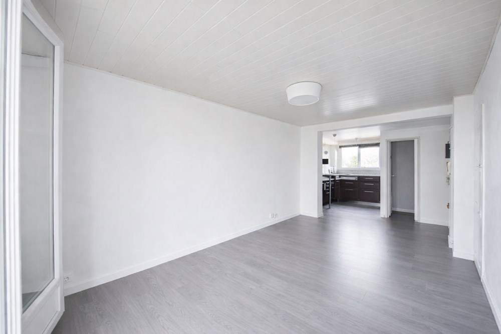 BOULEVARD MONTAIGNE - APPARTEMENT T3 DE 60 M2- 2 CHAMBRES - DALLE BETON - CAVE - ASCENSEUR - LOCAL A VELO - STATIONNEMENT AISE - FAIBLES CHARGES