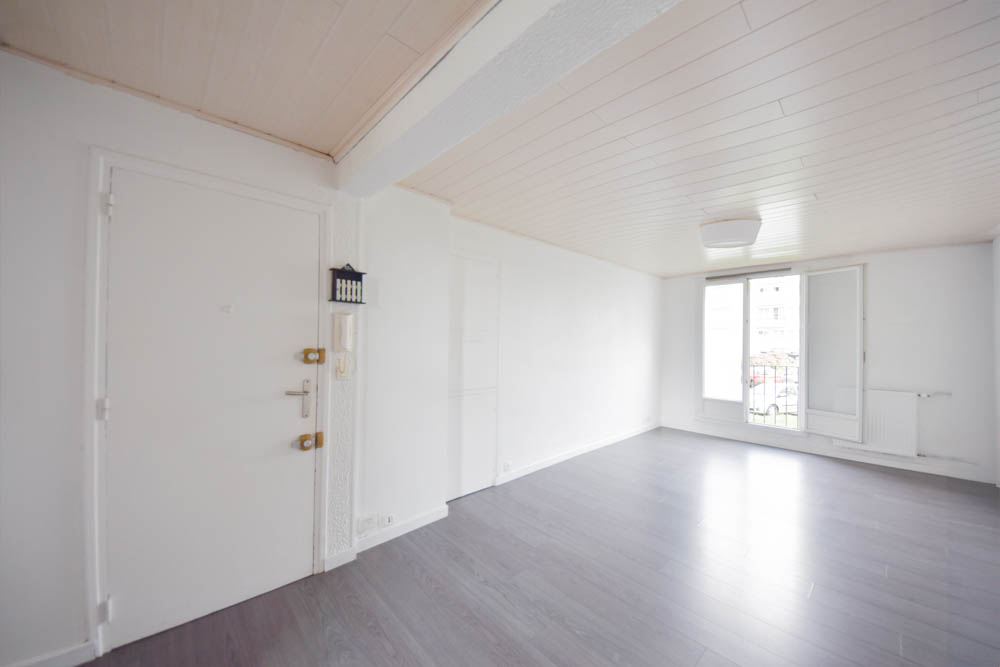 BOULEVARD MONTAIGNE - APPARTEMENT T3 DE 60 M2- 2 CHAMBRES - DALLE BETON - CAVE - ASCENSEUR - LOCAL A VELO - STATIONNEMENT AISE - FAIBLES CHARGES photo 2