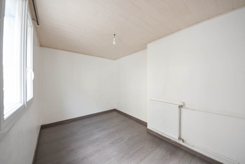 BOULEVARD MONTAIGNE - APPARTEMENT T3 DE 60 M2- 2 CHAMBRES - DALLE BETON - CAVE - ASCENSEUR - LOCAL A VELO - STATIONNEMENT AISE - FAIBLES CHARGES photo 5