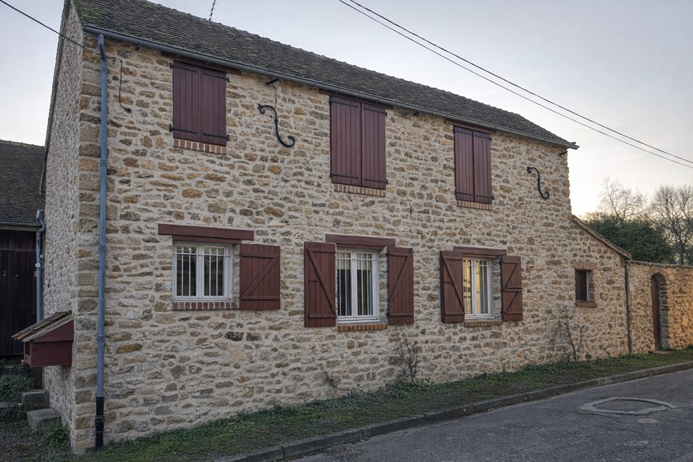 PROPRIETE DE 200 M² SUR 1000M² DE TERRAIN - 4/5 CHAMBRES - ESPACE DE VIE 60M² - COUP DE COEUR - CHARME DU DEBUT DU SIECLE - RARE photo 2