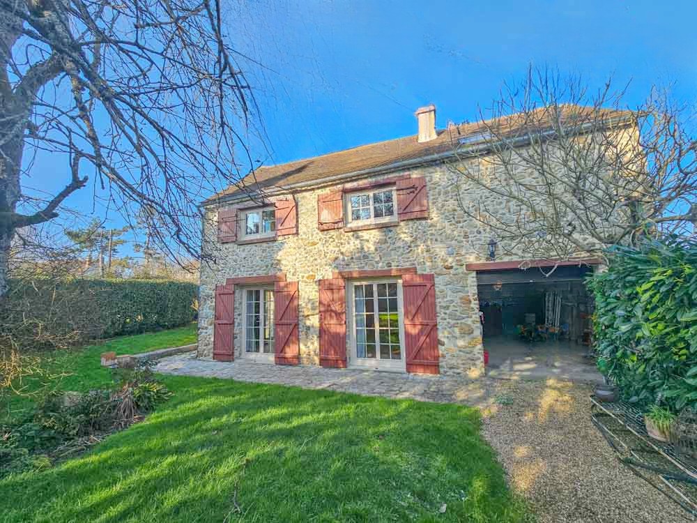 PROPRIETE DE 200 M² SUR 1000M² DE TERRAIN - 4/5 CHAMBRES - ESPACE DE VIE 60M² - COUP DE COEUR - CHARME DU DEBUT DU SIECLE - RARE