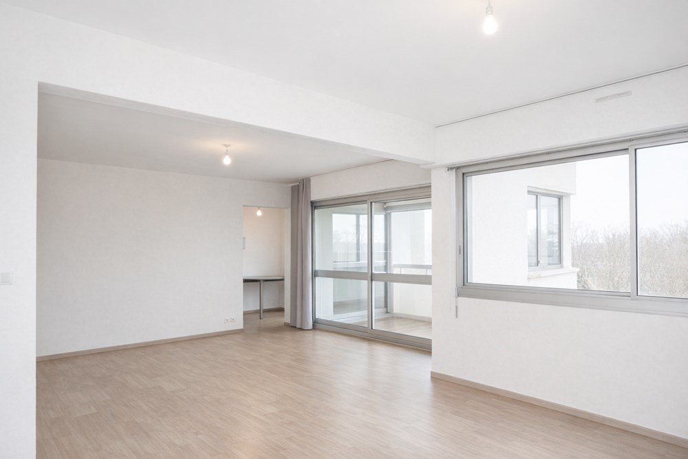 APPARTEMENT - BEAUX VOLUMES - 2 CHAMBRES (POSSIBLE 3) - LUMINEUX - BALCON - BELLE EXPOSITION - PARKING SECURISE