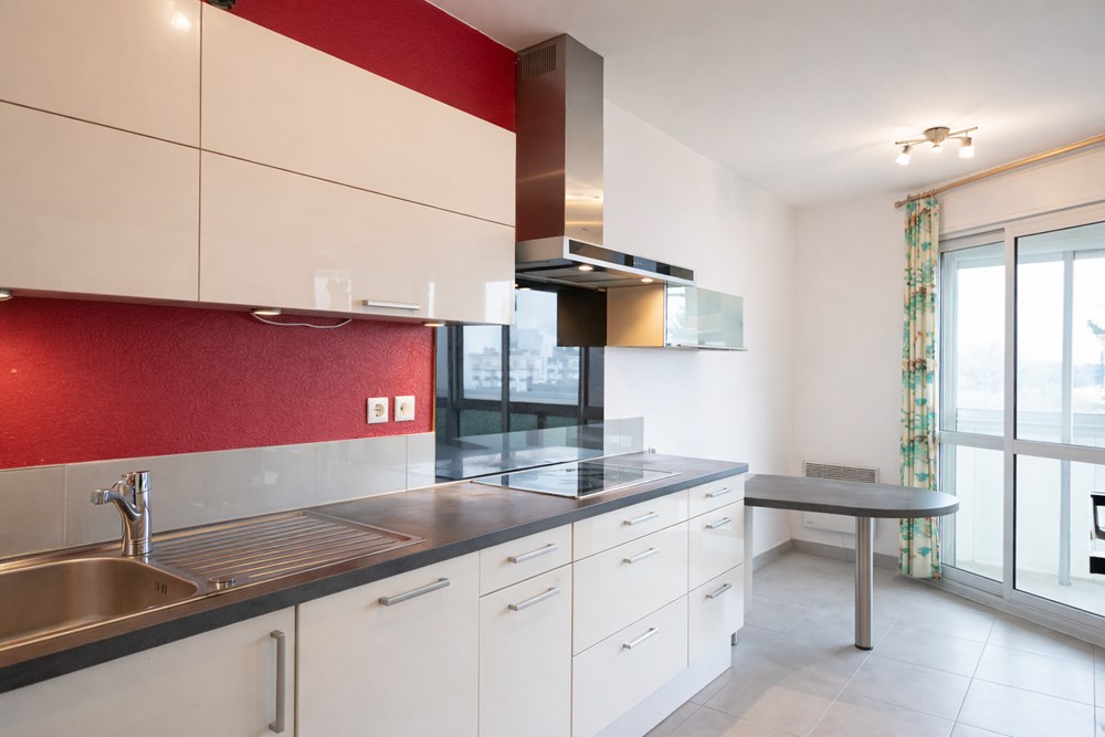 APPARTEMENT - BEAUX VOLUMES - 2 CHAMBRES (POSSIBLE 3) - LUMINEUX - BALCON - BELLE EXPOSITION - PARKING SECURISE photo 2