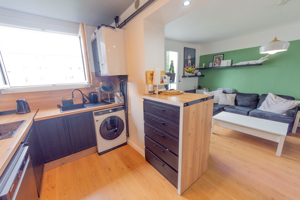 APPARTEMENT T3 63M² - 2 CHAMBRES - ENTIEREMENT RENOVE - BELLES PRESTATIONS - DALLE BETON - CAVE photo 5