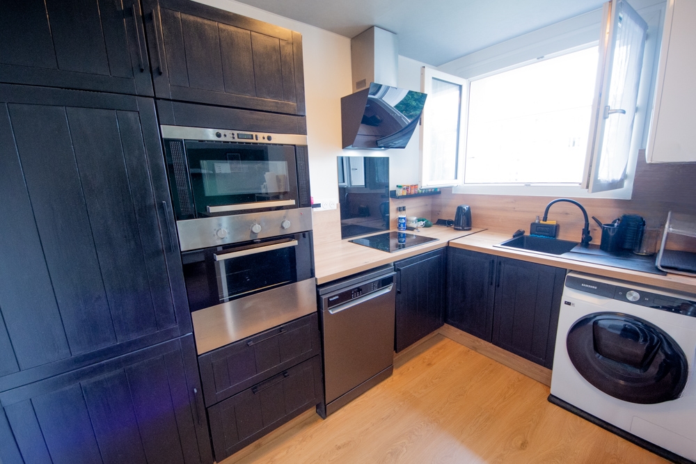 APPARTEMENT T3 63M² - 2 CHAMBRES - ENTIEREMENT RENOVE - BELLES PRESTATIONS - DALLE BETON - CAVE photo 3