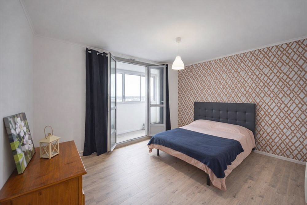APPARTEMENT DE 74 M2 - DERNIER ETAGE - VUE DEGAGEE - PLUSIEURS BALCONS - DALLE BETON - CHAUFFAGE INDIVIDUEL GAZ DE VILLE - CAVE photo 4