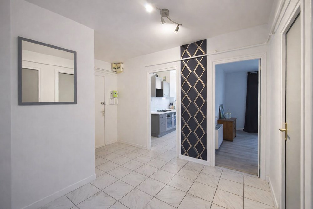 APPARTEMENT DE 74 M2 - DERNIER ETAGE - VUE DEGAGEE - PLUSIEURS BALCONS - DALLE BETON - CHAUFFAGE INDIVIDUEL GAZ DE VILLE - CAVE photo 3