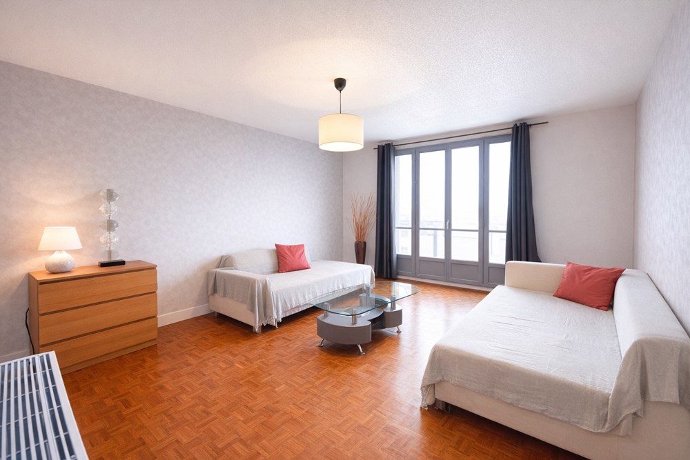 APPARTEMENT DE 74 M2 - DERNIER ETAGE - VUE DEGAGEE - PLUSIEURS BALCONS - DALLE BETON - CHAUFFAGE INDIVIDUEL GAZ DE VILLE - CAVE