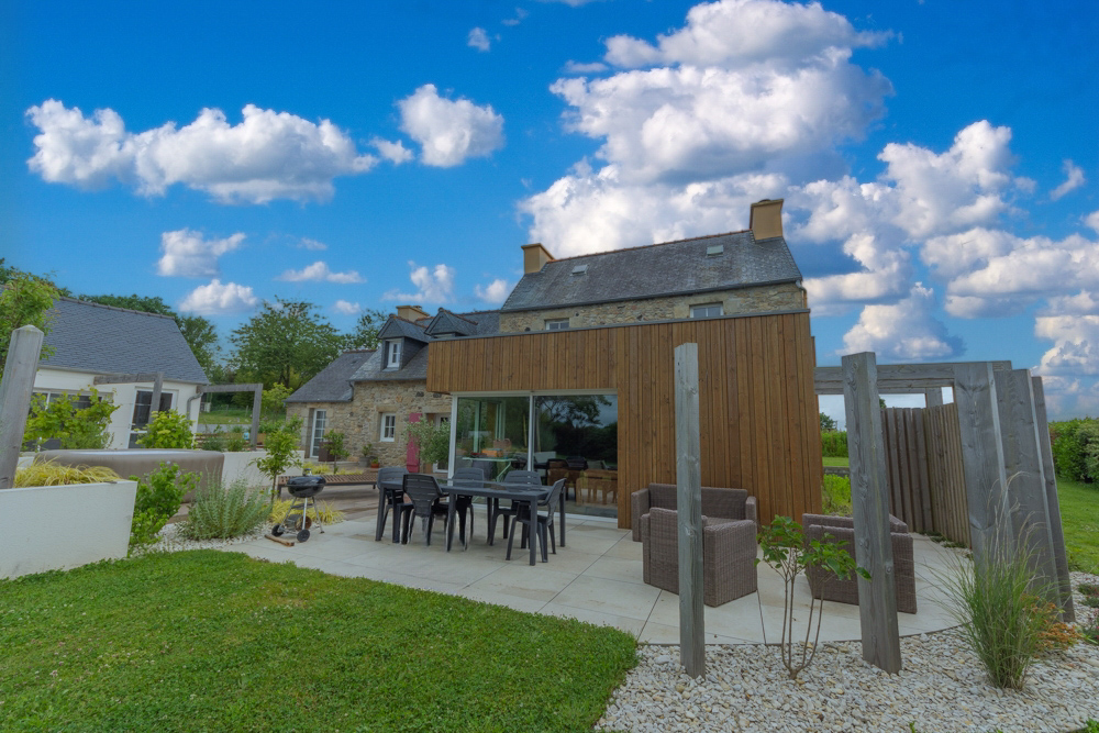 MAISON INDIVIDUELLE T6 180M² ENTIEREMENT RENOVEE - 4 CHAMBRES - GRAND TERRAIN 4650M² - DEPENDANCE 34M² photo 2