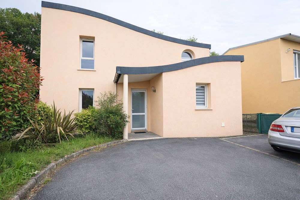 MAISON - T6 - LANDERNEAU - QUARTIER DES ANGES - TRES PROCHE DU CENTRE VILLE - BELLE CONSTRUCTION