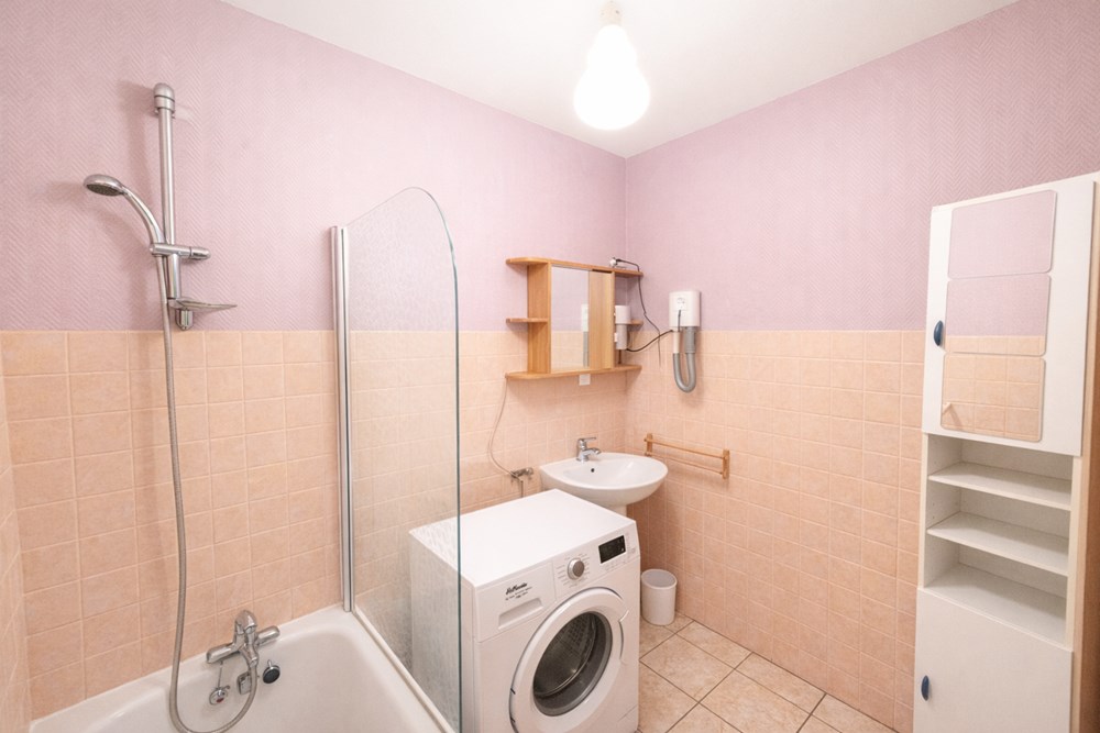 STUDIO - TRES BEAUX VOLUMES - BALCON - DALLE BETON - ASCENSEUR - COPROPRIETE TRES BIEN ENTRETENUE - CALME photo 5