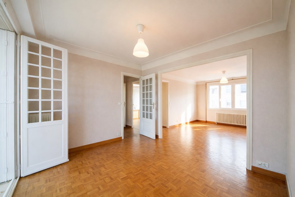 MAISON DE 200M² - IDEAL FAMILLE OU INVESTISSEUR - SITUATION PRIVILEGIEE - TERRAIN 350 M² - RARE photo 2