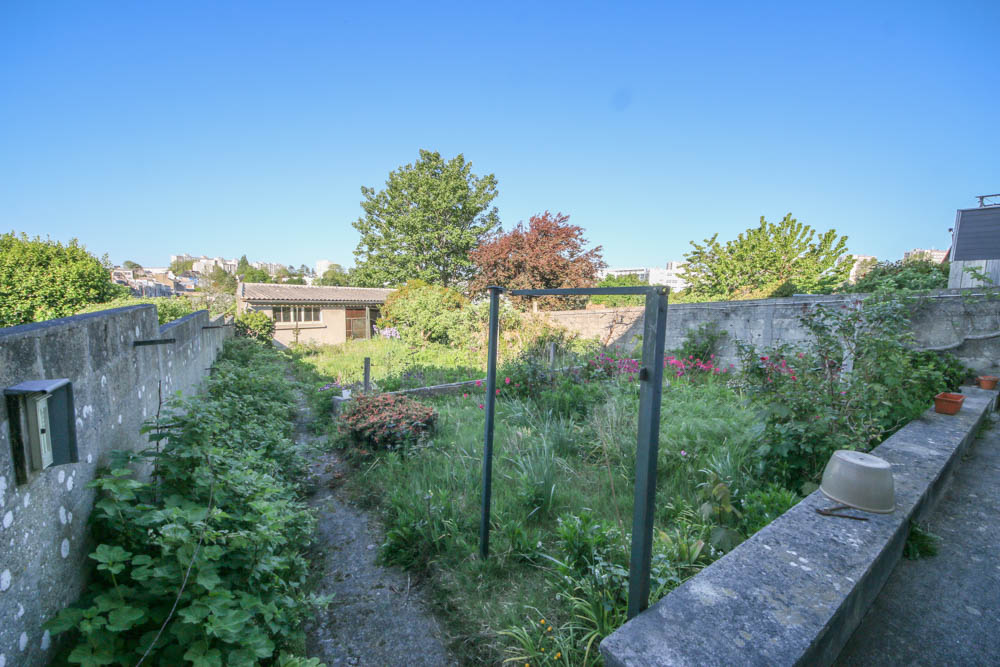 MAISON DE 200M² - IDEAL FAMILLE OU INVESTISSEUR - SITUATION PRIVILEGIEE - TERRAIN 350 M² - RARE photo 3
