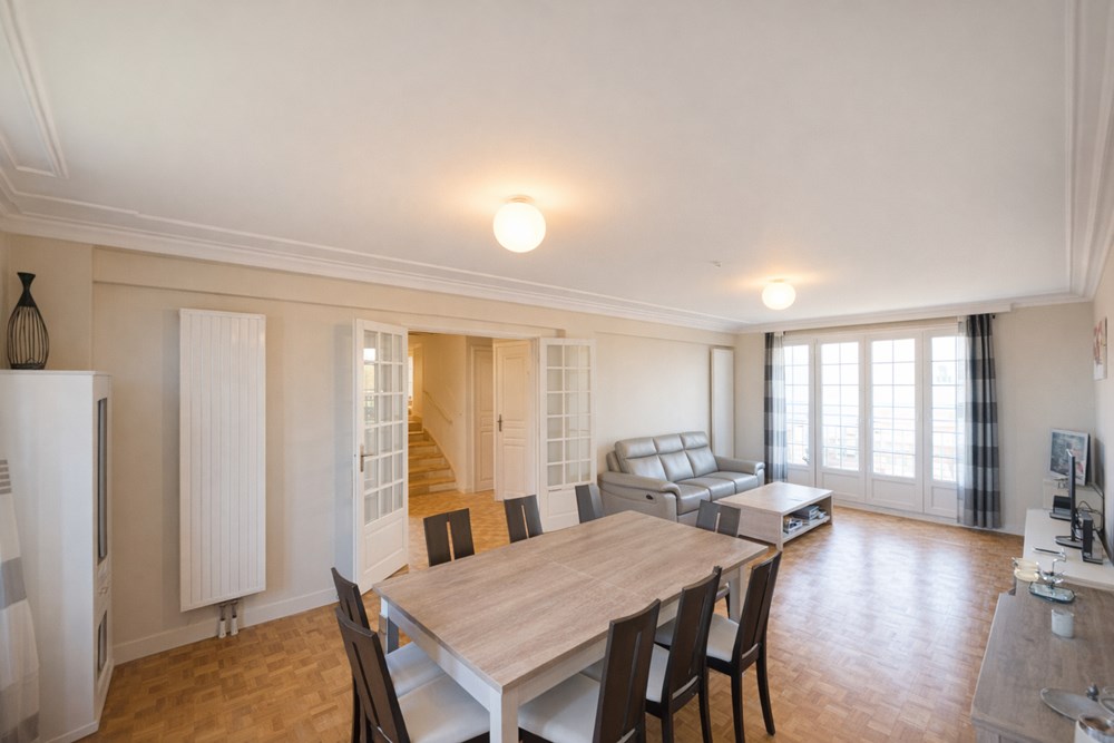 MAISON T6 RENOVEE SUR JARDIN DE +300 M² - 5 BELLES CHAMBRES - SALON SEJOUR DOUBLE - EXCELLENT DPE C - RARE - CALME- photo 3
