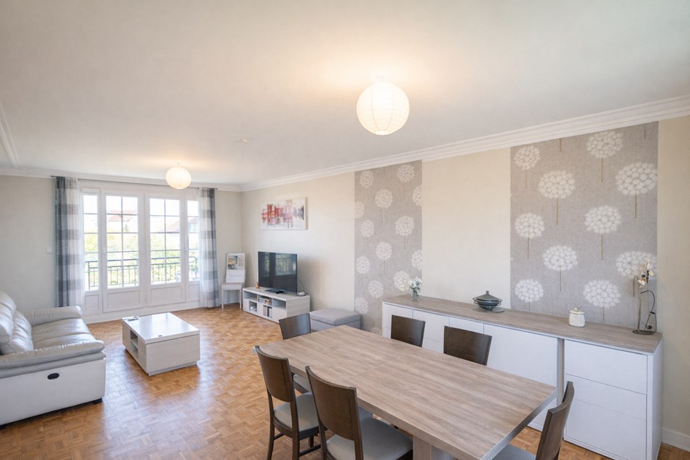MAISON T6 RENOVEE SUR JARDIN DE +300 M² - 5 BELLES CHAMBRES - SALON SEJOUR DOUBLE - EXCELLENT DPE C - RARE - CALME- photo 4