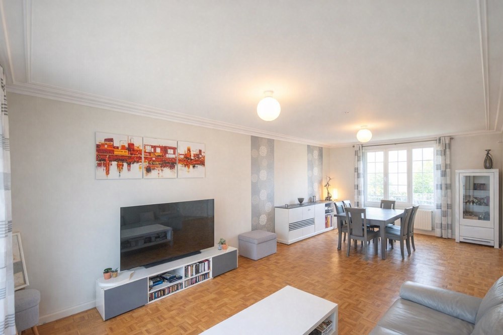 MAISON T6 RENOVEE SUR JARDIN DE +300 M² - 5 BELLES CHAMBRES - SALON SEJOUR DOUBLE - EXCELLENT DPE C - RARE - CALME- photo 2
