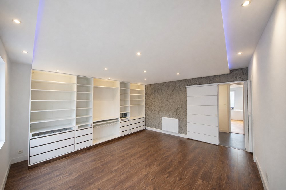 APPARTEMENT T4 DE 100 M² - PIECE DE VIE DE 40 M² AVEC CUISINE US - 2/3 GRANDES CHAMBRES - PROCHE PLAGE MOULIN BLANC - DPE C - RARE photo 3