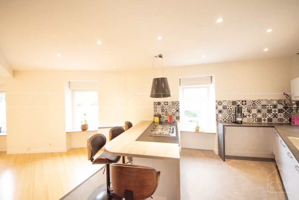 APPARTEMENT T4 DE 100 M² - PIECE DE VIE DE 40 M² AVEC CUISINE US - 2/3 GRANDES CHAMBRES - PROCHE PLAGE MOULIN BLANC - DPE C - RARE