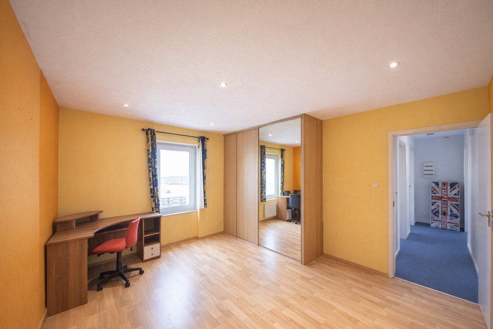 APPARTEMENT T4 DE 100 M² - PIECE DE VIE DE 40 M² AVEC CUISINE US - 2/3 GRANDES CHAMBRES - PROCHE PLAGE MOULIN BLANC - DPE C - RARE photo 5
