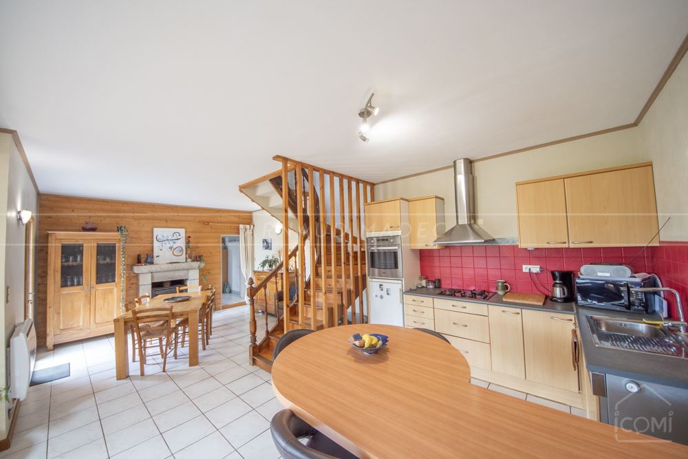 MAISON T6 - 4/5 CH - PIECE DE VIE DE +50 M² - TERRAIN +900 M² - CALME - CHARME - RENOVATION RECENTE - AUCUN VIS A VIS - RARE