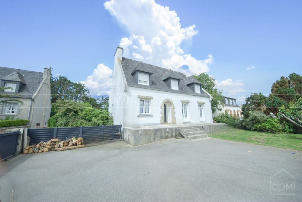 MAISON 150M² - 4 CHAMBRES/5 POSSIBLES - TERRAIN 900M² - CENTRE VILLE - EN IMPASSE - VIE DE PLAIN PIED POSSIBLE - NEO BRETONNE