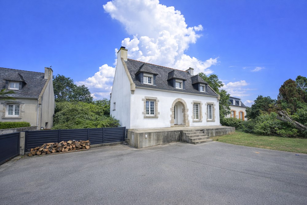 MAISON 150M² - 4 CHAMBRES/5 POSSIBLES - TERRAIN 900M² - CENTRE VILLE - EN IMPASSE - VIE DE PLAIN PIED POSSIBLE - NEO BRETONNE