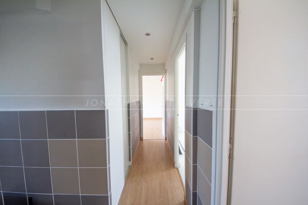 APPARTEMENT - 2 CHAMBRES - DPE D - GARAGE - LUMINEUX - IDEALEMENT SITUE - RARE SUR LE MARCHE photo 5