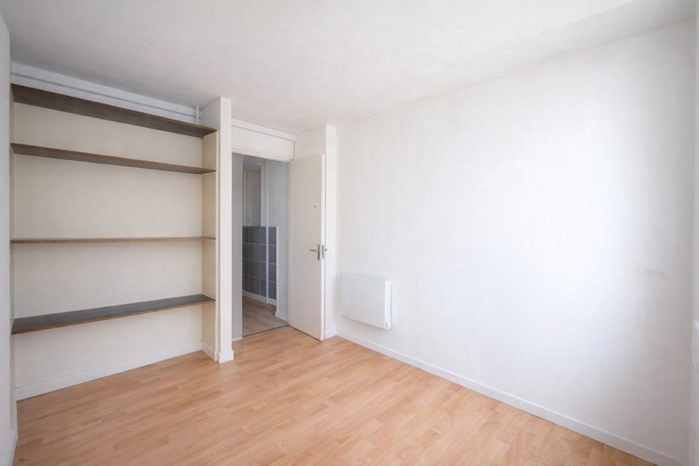APPARTEMENT - 2 CHAMBRES - DPE D - GARAGE - LUMINEUX - IDEALEMENT SITUE - RARE SUR LE MARCHE photo 4