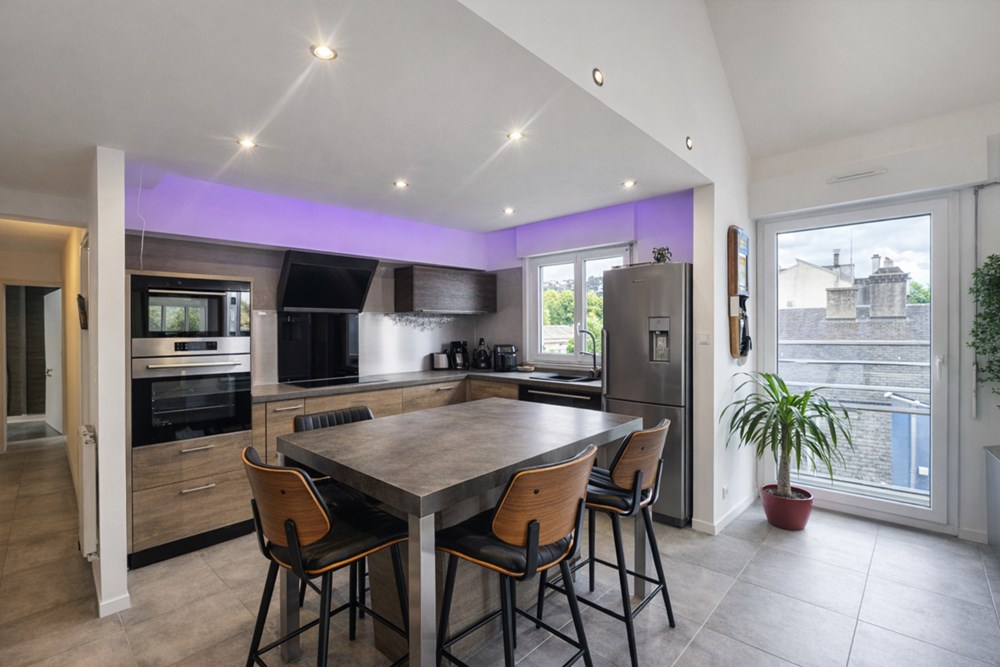 APPARTEMENT DUPLEX T4 - SUPERBE PIECE DE VIE - 3 CHAMBRES - DERNIER ETAGE - ASCENSEUR - PARKING - COUP DE COEUR ASSURE - RARE photo 2