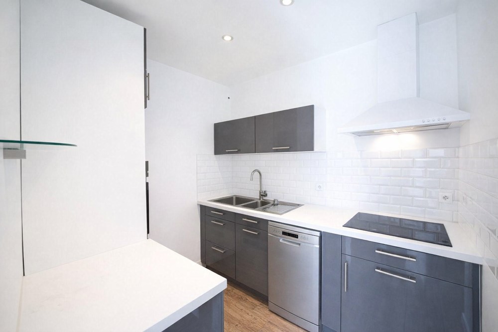 APPARTEMENT - T2 - 1 CHAMBRE - DALLE BETON - IDEALEMENT SITUE - BONNE EXPOSITION - PLACE DE PARKING photo 2
