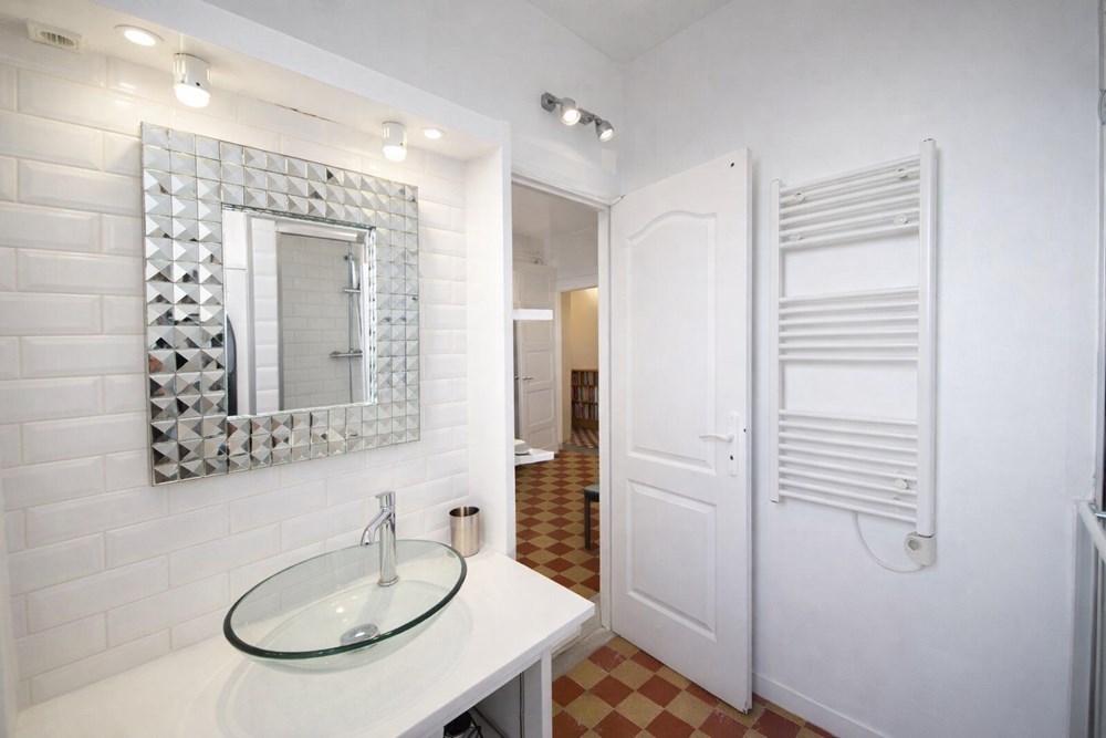 APPARTEMENT - T2 - 1 CHAMBRE - DALLE BETON - IDEALEMENT SITUE - BONNE EXPOSITION - PLACE DE PARKING photo 5