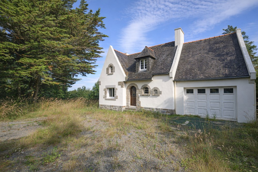 MAISON 110M² - GRANDE PIECE DE VIE - 3 CHAMBRES - GRAND JARDIN 5000M² - NEO BRETONNE - A RENOVER - FORT POTENTIEL