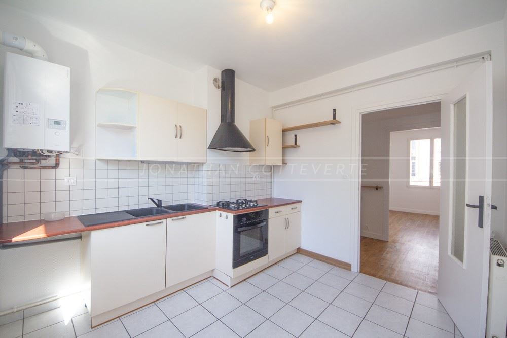 APPARTEMENT - 2 CHAMBRES - AUCUNS TRAVAUX - LUMINEUX - IDEALEMENT SITUE - RARE SUR LE MARCHE photo 2